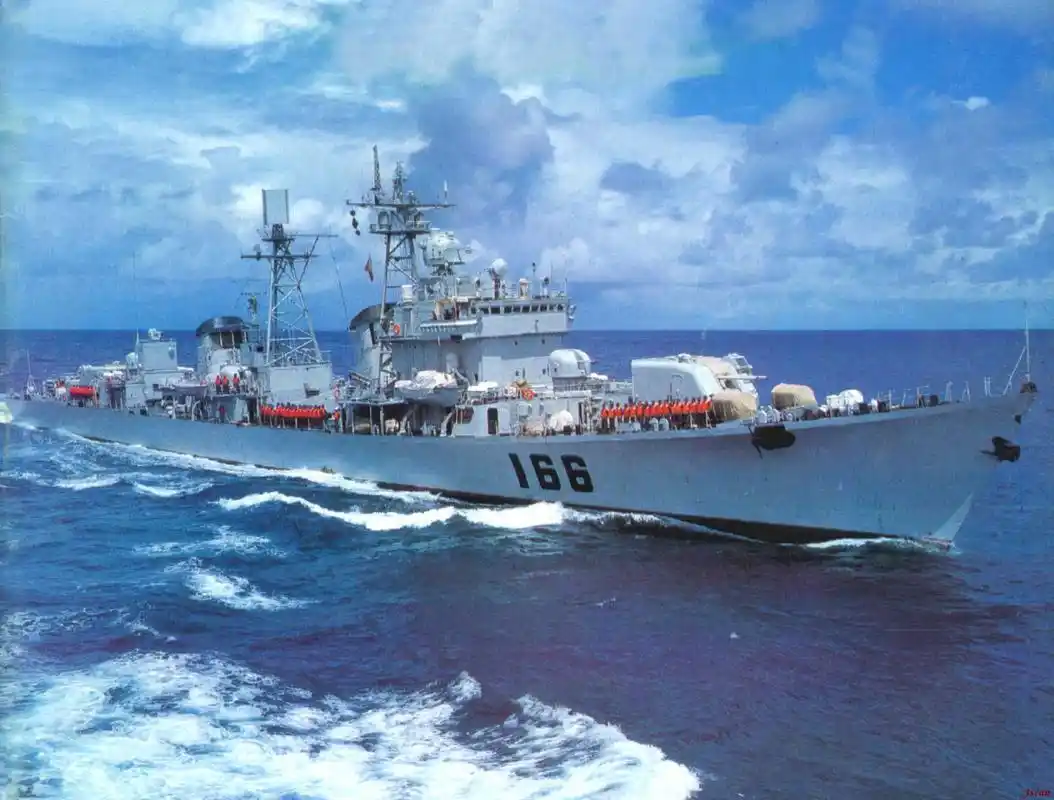 舰龄37年的"开封舰"还在服役,为何28年的"珠海舰"提前退役?