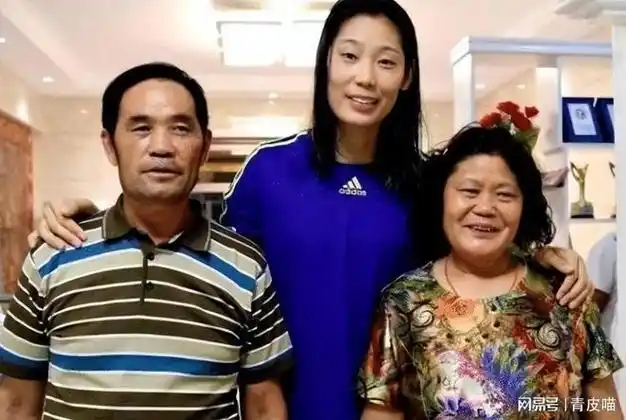 中国女排巨星朱婷比赛奖金全部拿来还清家债家人为她操碎婚事