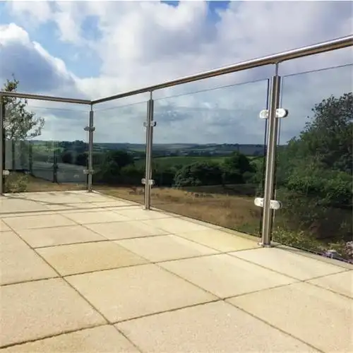 用铝合金/断桥铝制栏杆,将中间的玻璃全部取下.