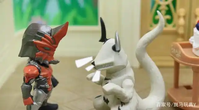 伽古拉和艾雷王电晕了哥莫拉,偷吃掉了罗索和布鲁的蛋糕