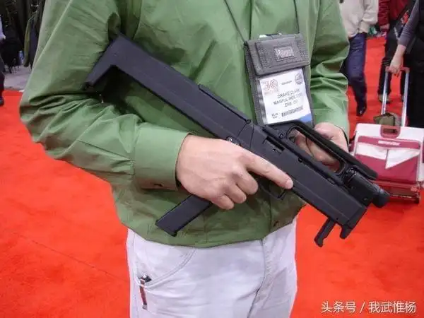 对执行特殊任务的人员来说,拥有一支冲锋枪可提供很大便利