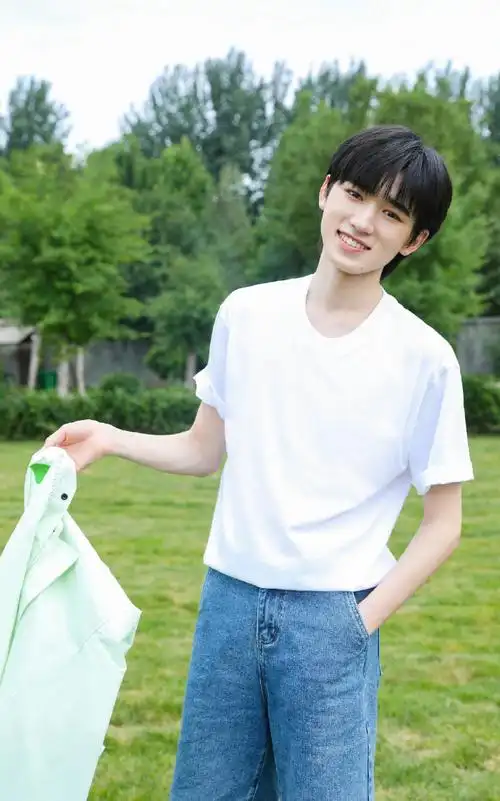 宋亚轩告别八月plog#宋亚轩晒绿色系plog告别八月96是清新鲜活敌