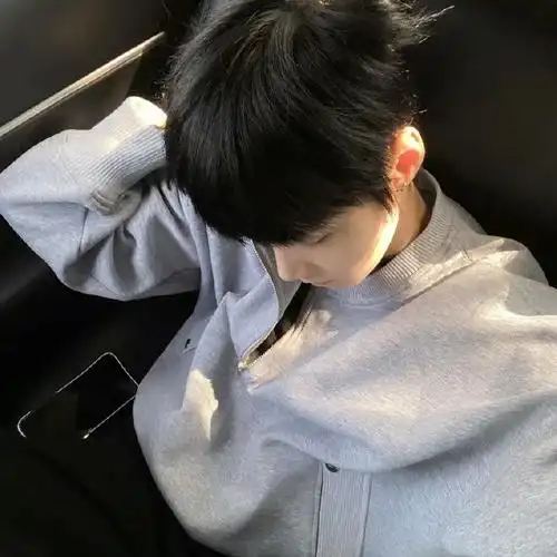 活的认真,笑的放肆一些网图男头自拍超话男生头像超话#男生头像##男头