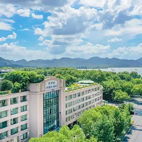 杭州索菲特西湖大酒店行政豪华大床房1晚含早 下午茶 晚餐