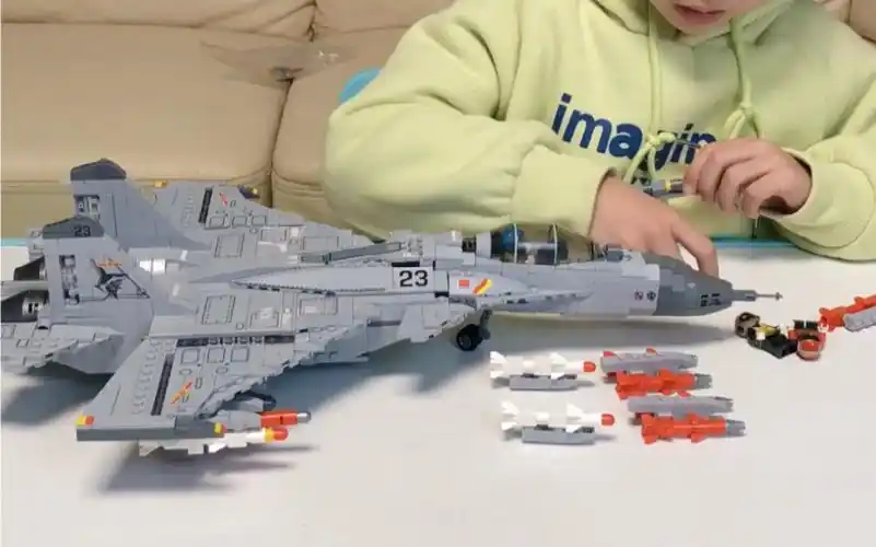 葛昱初的玩具频道第五期歼15舰载战斗机森宝积木202055