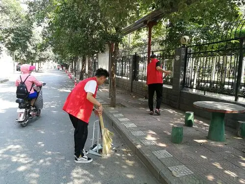 洛阳市募捐办 开展"清洁家园 美化城市"社区清扫活动