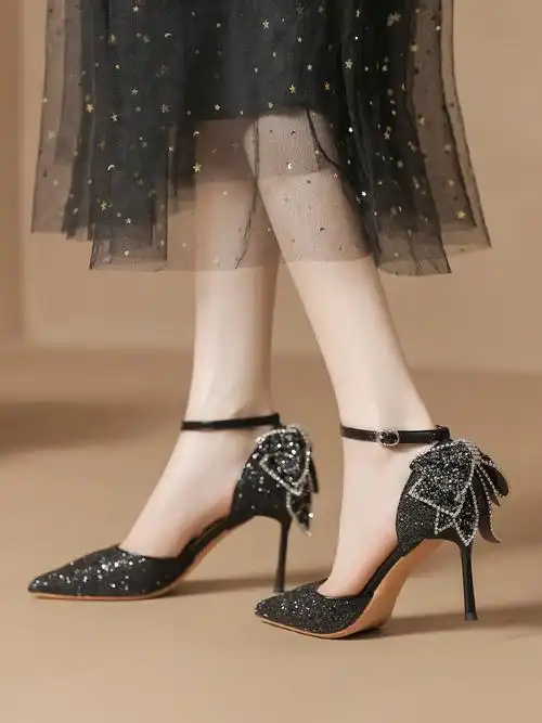 这双黑色高跟鞋真的太美了!穿上它,瞬间变得优雅又自信.细跟设 - 抖音