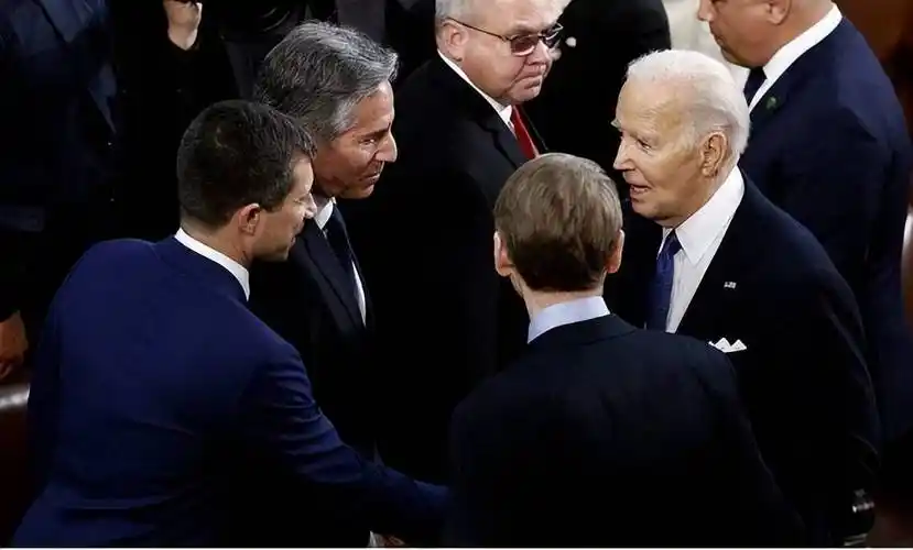 原创老拜登隔空大战特朗普