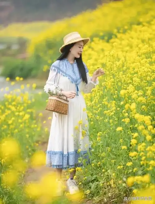 油菜花人像怎么拍摄6个拍照姿势拍出美美氛围感