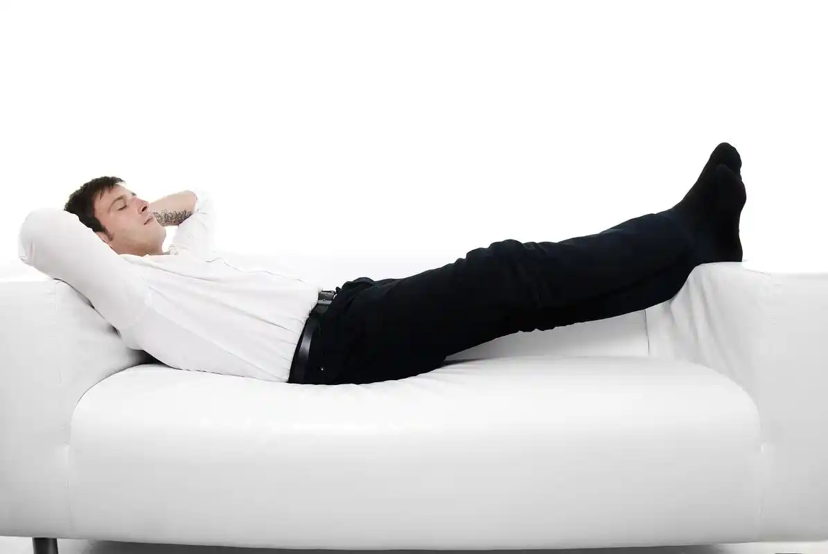 躺平现象揭秘:年轻人为何选择放弃奋斗# 在竞争激烈的社会中,年轻人