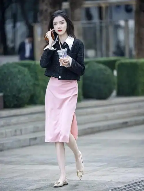 被"深圳"女生街拍穿搭惊艳!穿衣简单就算了,还这么洋气有活力