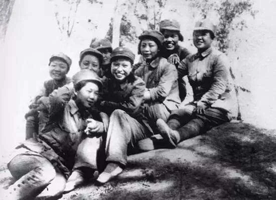 6万人参加,其中有女战士数千名,她们分别在红一,红二,红四方面军以及