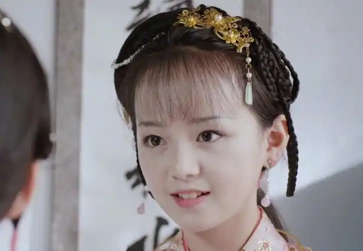 《红楼梦》中薛宝钗的扮演者钟宝儿