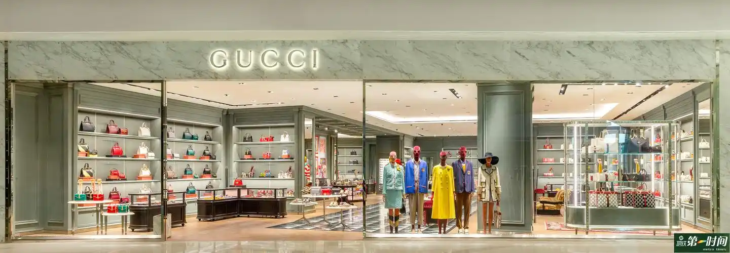 该店铺设有一层楼,以逾870平方米的零售空间呈献古驰品牌全系列商品