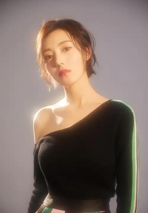 何美璇性感写真图片