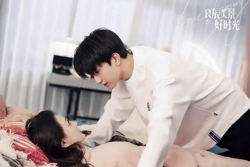 恋甜剧,剧中将电竞场景实体化,主演演技不错,徐璐和林一意外有cp感