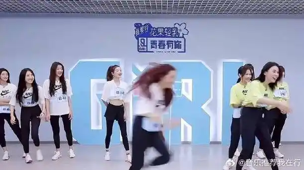 看到体重秤,喻言秒变百米飞人,太真实