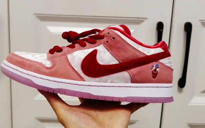 nike 情人节dunk开箱 价值6000块钱的鞋细节如何?