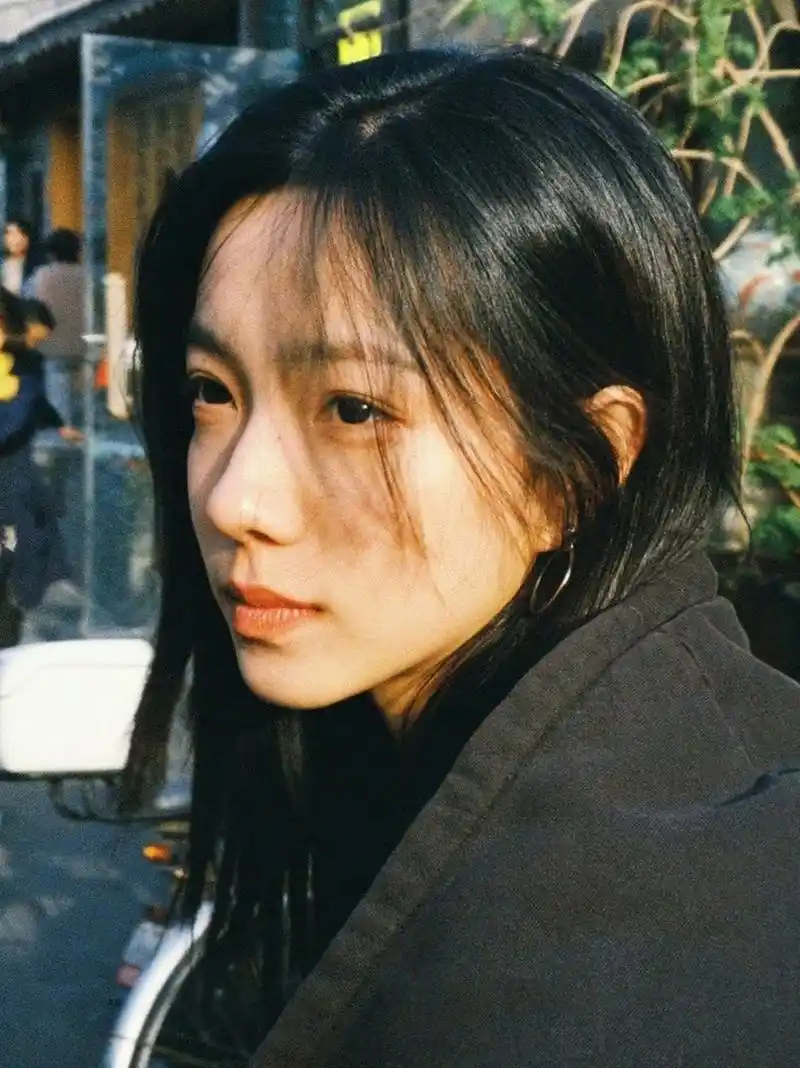 00后女演员庄达菲是什么背景?