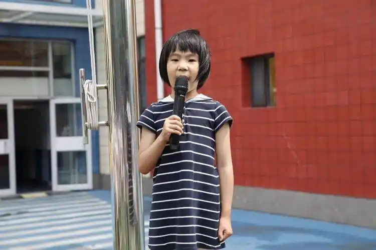 主持人:尹子嘉;国旗下的演讲:阎星羽;升旗手:吕奕儒,牟李峻楠,马晟尧