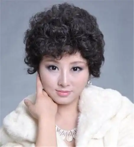 年过50岁可别乱烫头!三木妈妈也中招的4个烫发雷区,赶快避开