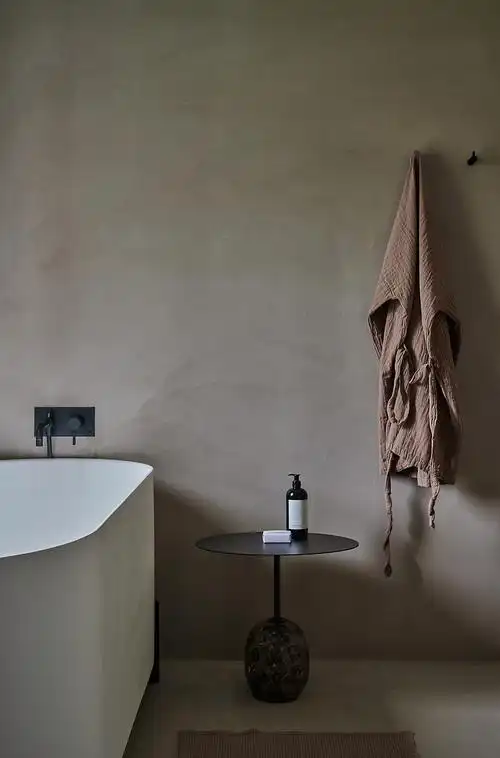 微水泥,一种新型装饰材料,是眼下的流行风尚,从豪宅