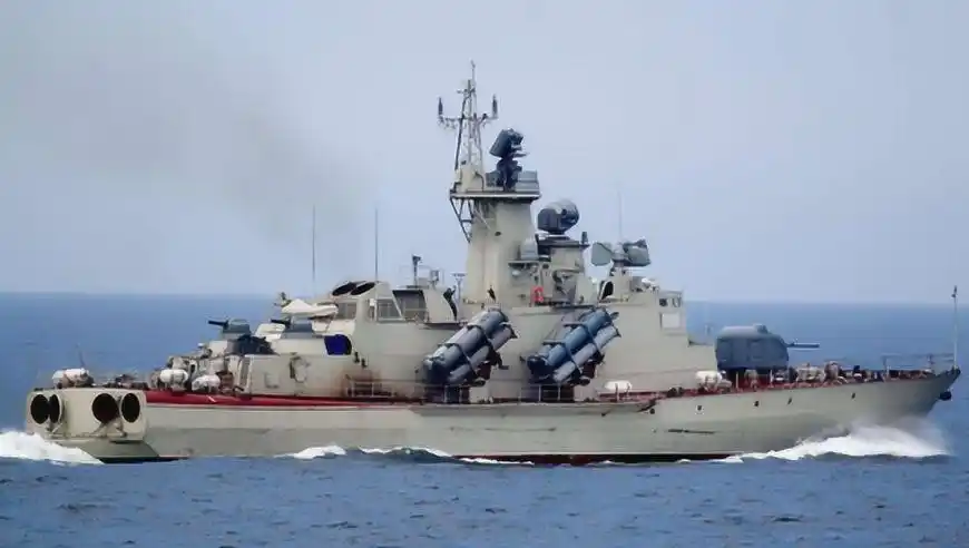 向美军发出警告,伊朗大批导弹艇驶入海峡,称必须停止巡航