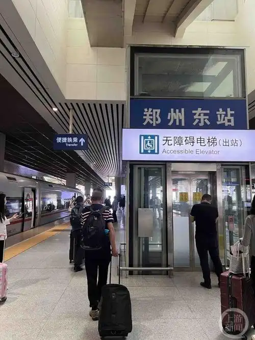 早上重庆吃小面中午郑州吃烩面上游记者体验郑渝高铁首发列车