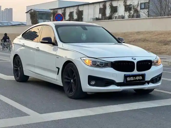 2017年宝马320igt设计套装,全景天穿,电动座椅带加热,掀背后电尾,大屏