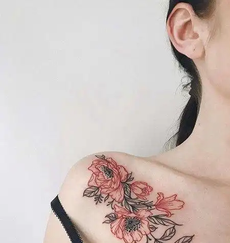 线条前胸花卉纹身图案