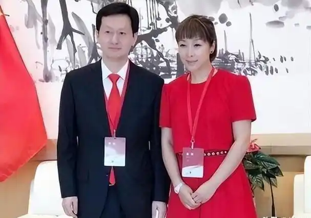 50岁知名歌手孙悦,4段感情太跌宕,如今嫁入豪门被丈夫宠成宝