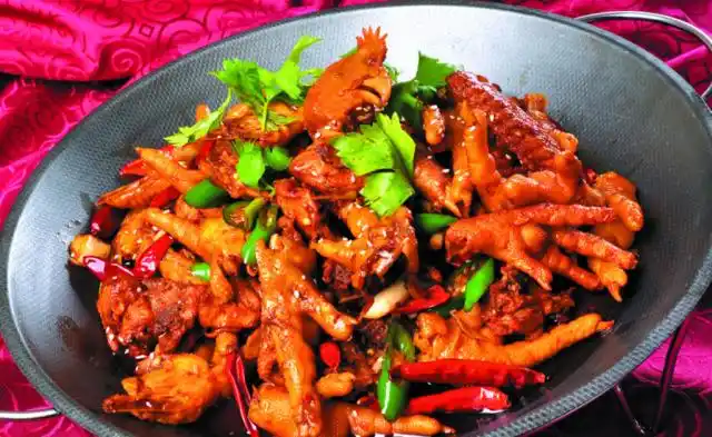 在家也可以做的干锅鸡爪,味道爽口又鲜美,口味简直太赞了!