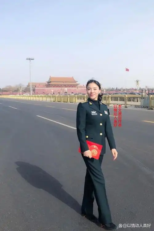 靓丽军人陈思思嫣然一笑惹人醉,唱的9首情歌最感人!为何单身