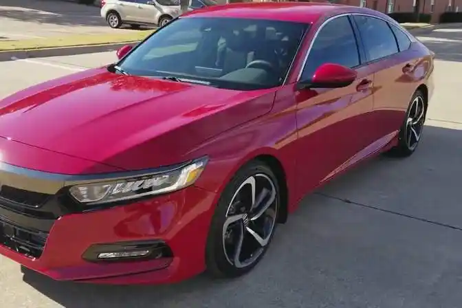 红色本田雅阁1.5tsport实拍