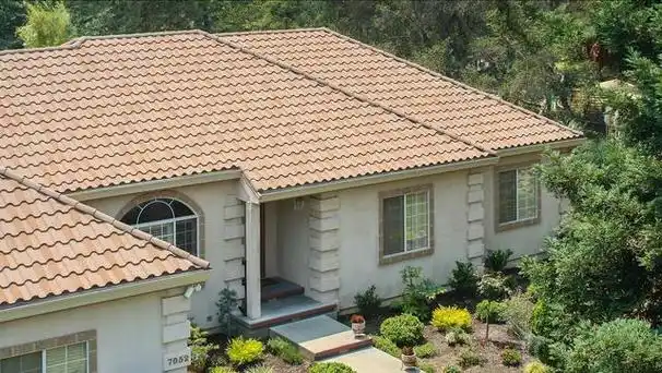 传统建筑,美化城市景观等等,好处多多,所以其中关键是要选对屋面材料!