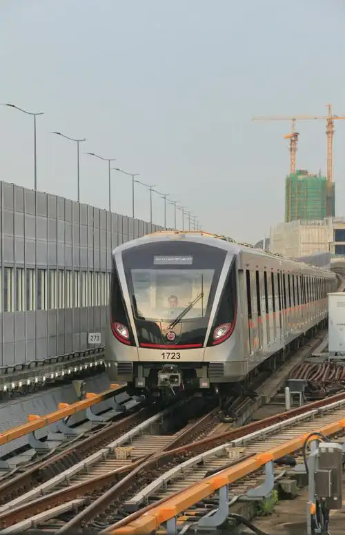 上海地铁17号线列车和车厢