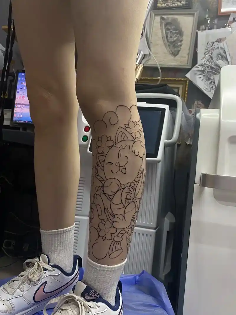 女生包小腿.招财猫#未成年禁止纹身 #纹身师日常 #防水纹身 - 抖音