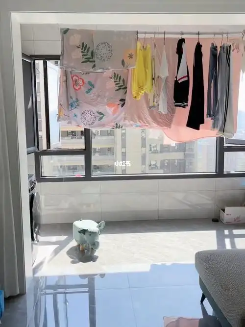 谁说封阳台就不能晾衣服了75