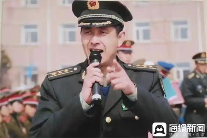 1999年,王俊光担任新中国成立50周年国庆阅兵女兵方队总教练