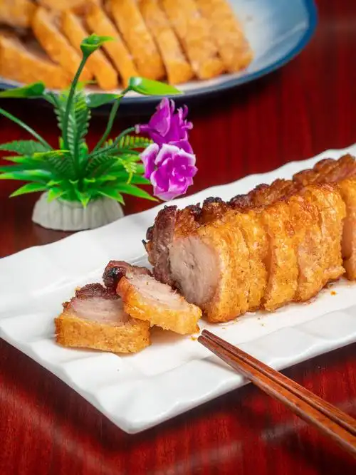 脆皮烧肉广东烧腊名菜香脆一口下去简直了