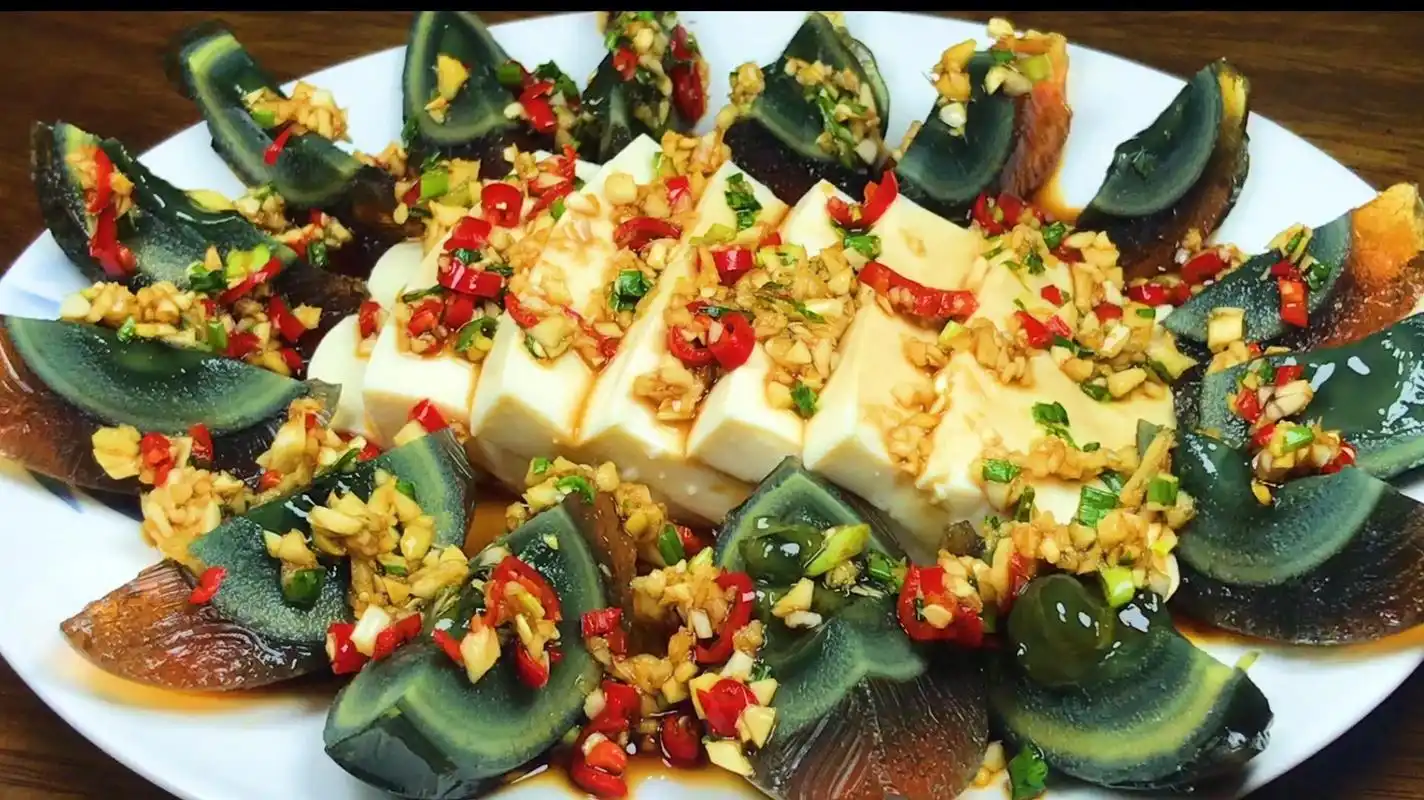 夏季来道凉拌皮蛋豆腐清热去火简单开胃还不腻美味嘎嘎香