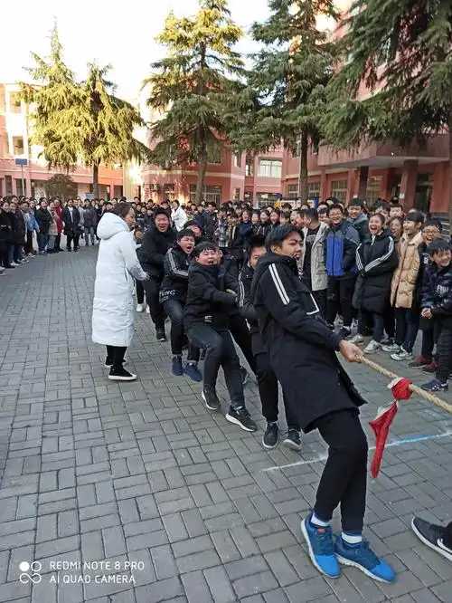 一根绳 一条心——苑陵中学七年级拔河比赛