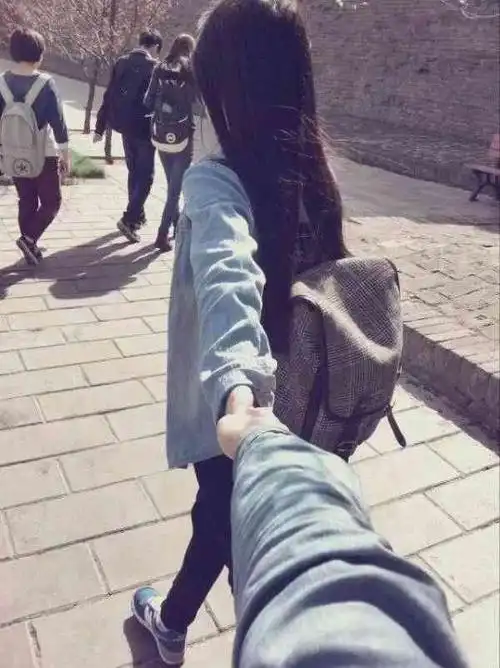 情侣qq透明皮肤:默言深爱,一起拉手走