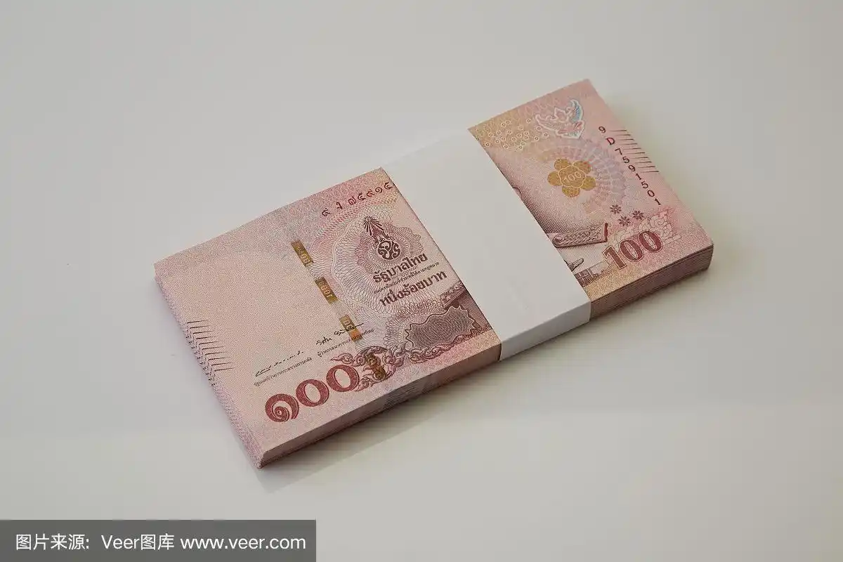 100泰铢的泰国钞票孤立在白色背景上