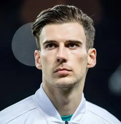 男网友是个德国帅哥女大学生在德国独自旅行时的奇妙经历