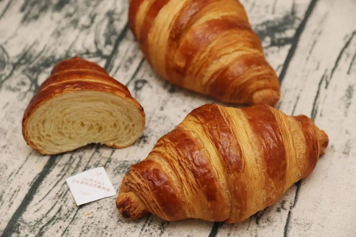 牛角包|摄影|静物|艾朵堡 - 原创作品 - 站酷 (zcool)