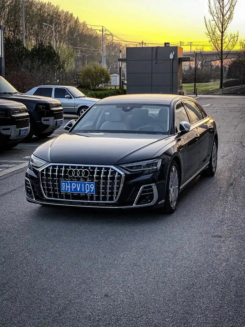 谁不想二十几岁的年纪拥有一辆霍希呢.#奥迪a8霍希版 - 抖音