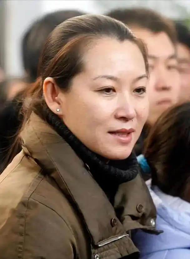 葛淑珍心甘情愿嫁给贫穷的赵本山却在丈夫成名后被无情抛弃