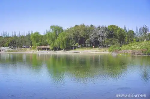 成都这座因修地铁而生的公园不仅暗藏海滨美景还为仙凡冥分界