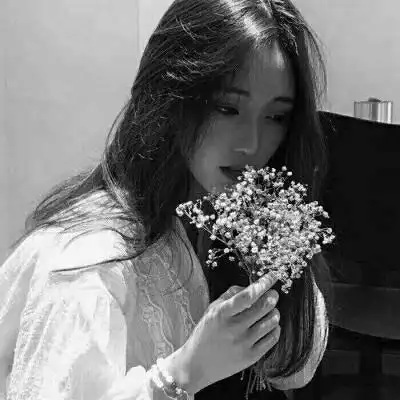 黑白伤感女生头像2019独一无二 一见钟情不过是见色起意